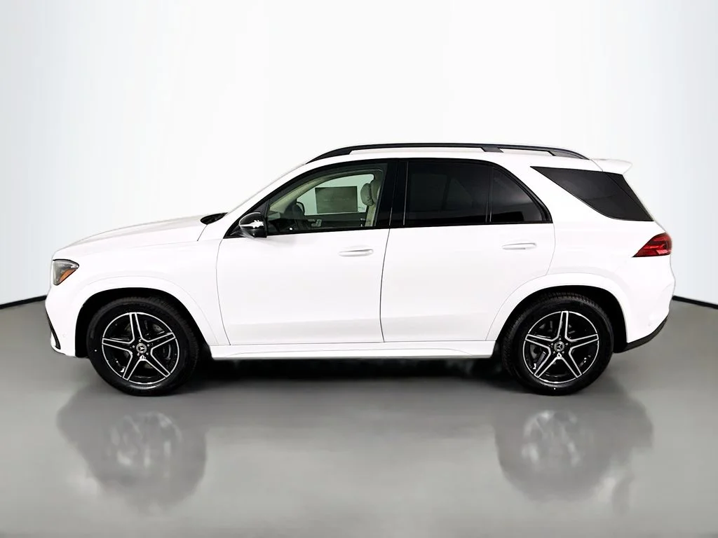 New 2026 MANUFAKTUR Moonlight White Metallic Mercedes-Benz GLE 450 image 2