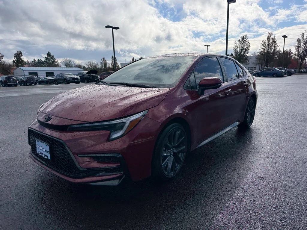 Used 2025 Ruby Flare Pearl Toyota SE image 3