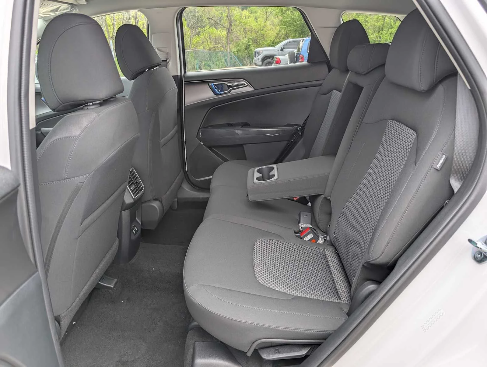 New 2026 Glacial White Pearl Kia LX image 17