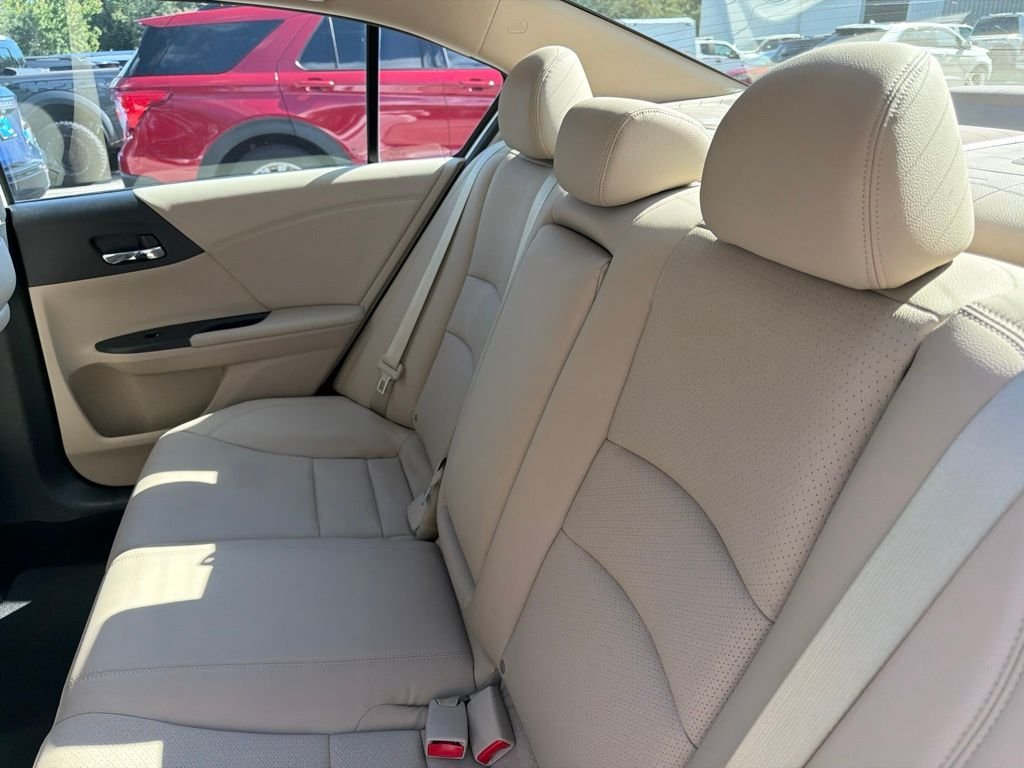 Used 2014 White Honda EX-L image 11