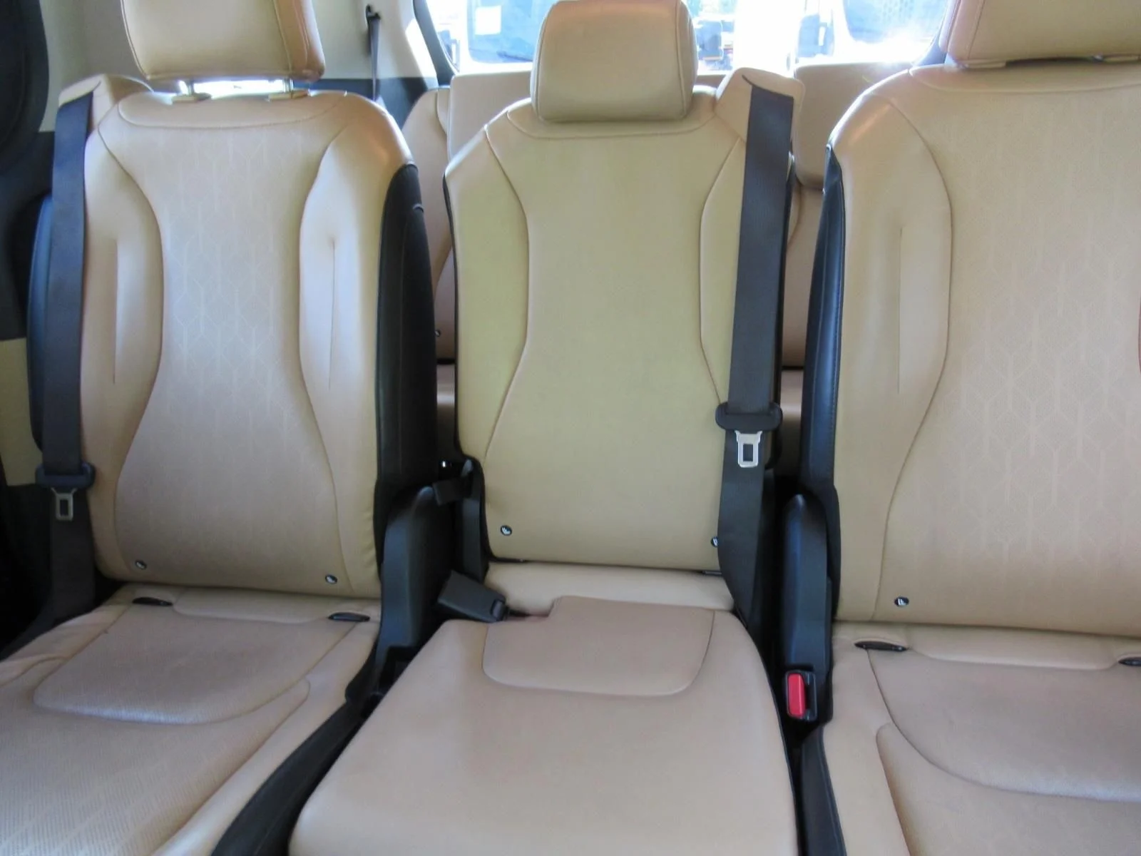 Used 2024 White Kia LX image 35