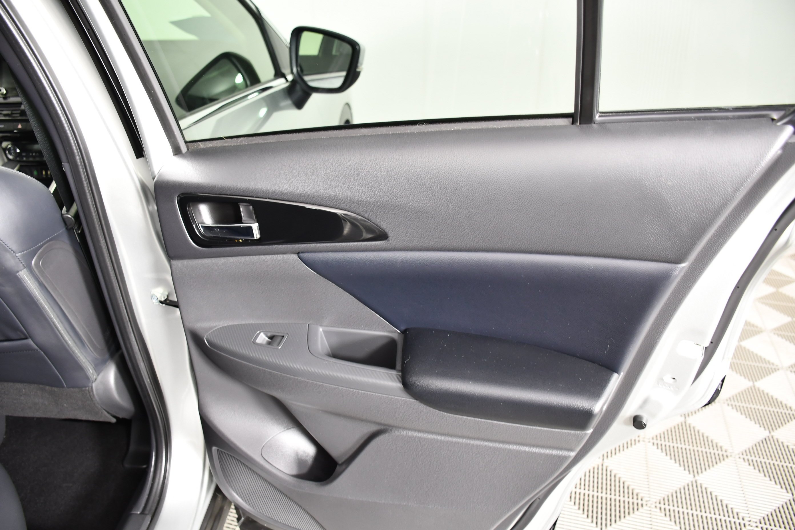 Certified Used 2024 Alloy Silver Metallic Mitsubishi SE image 40