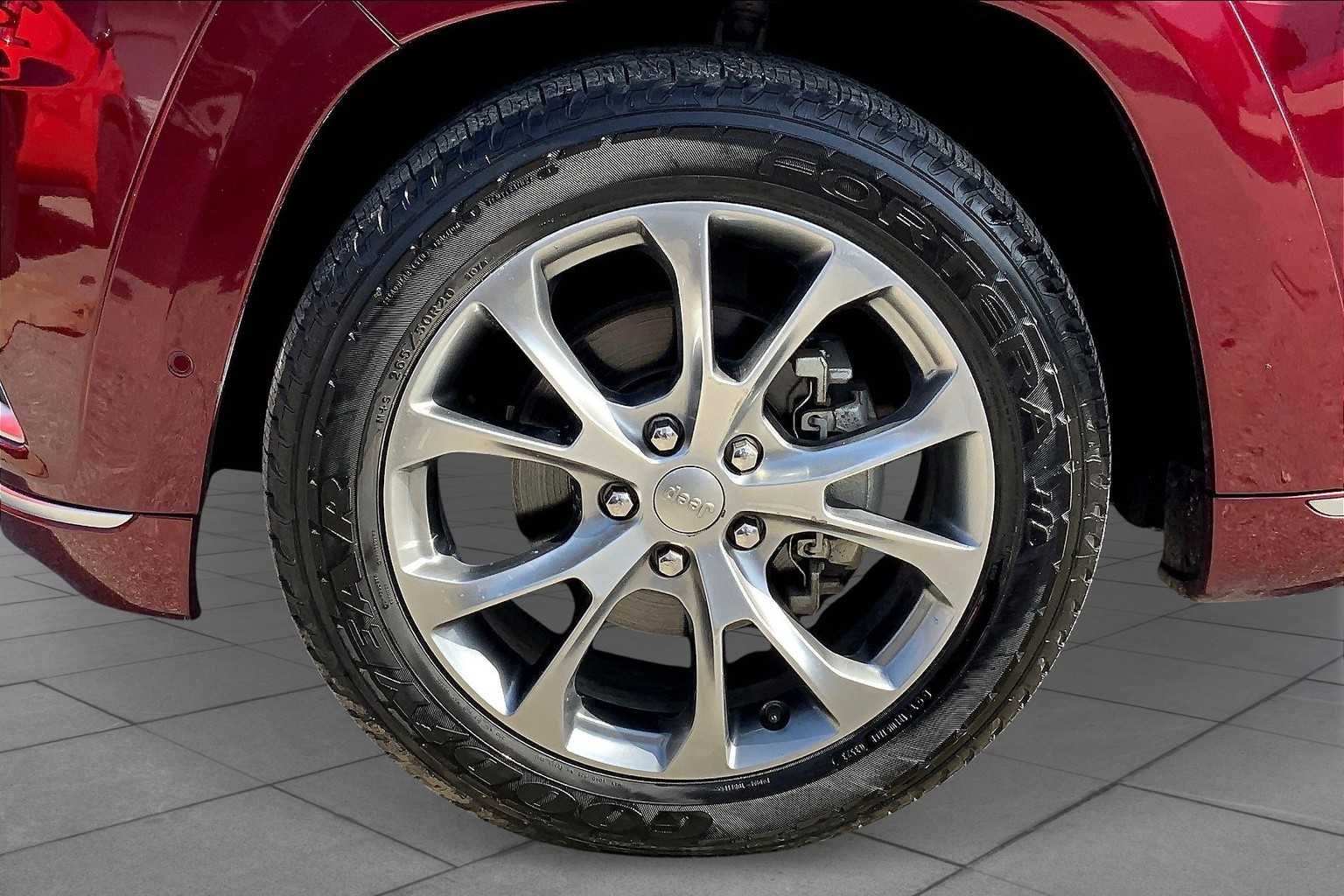 Used 2020 Velvet Red Pearlcoat Jeep Summit image 11