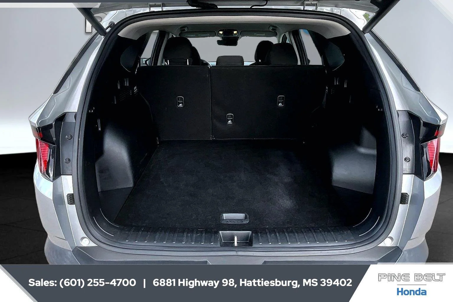 Used 2024 Shimmering Silver Hyundai SEL image 21