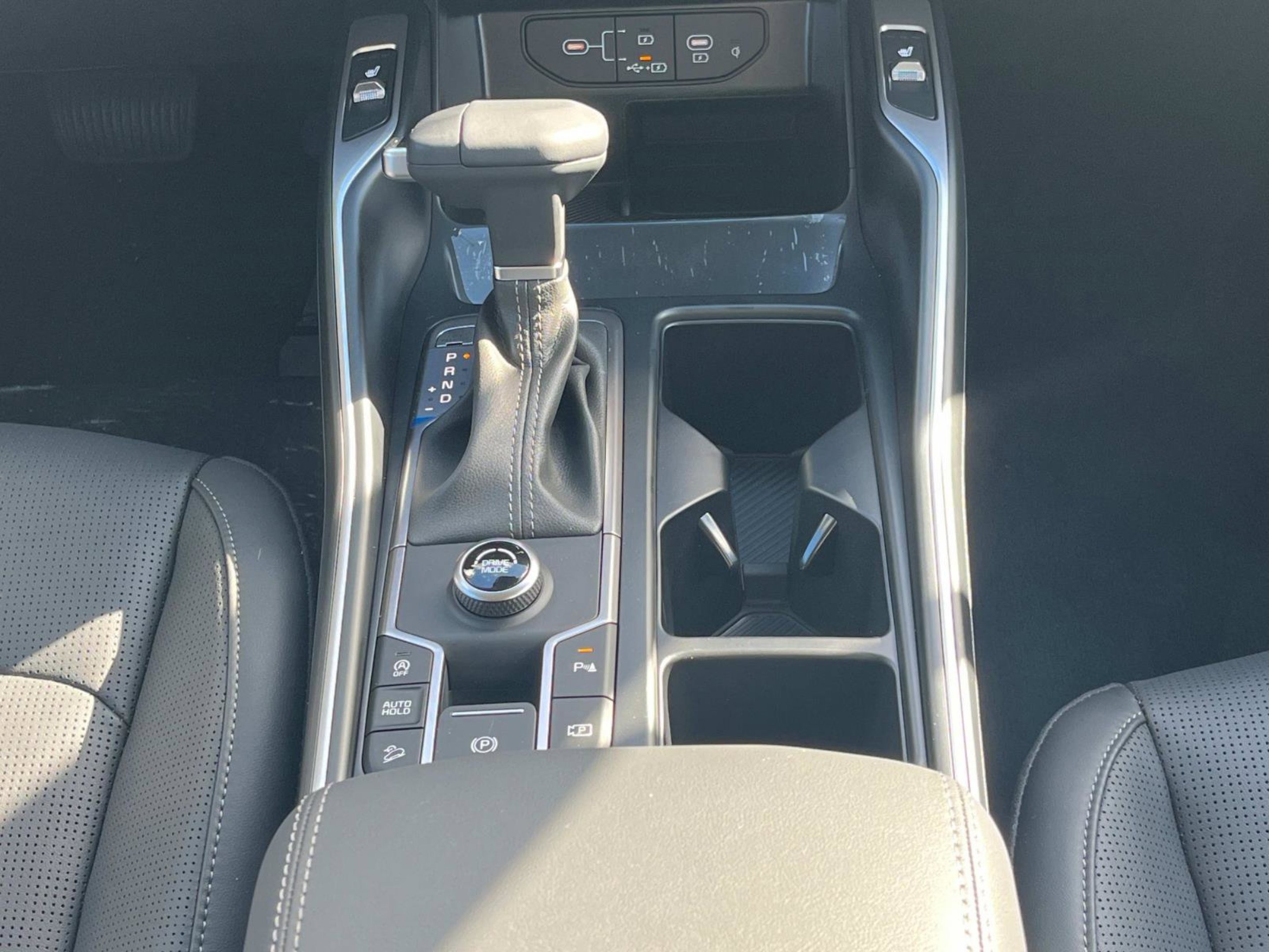 2025 Kia Sorento S - Photo 13