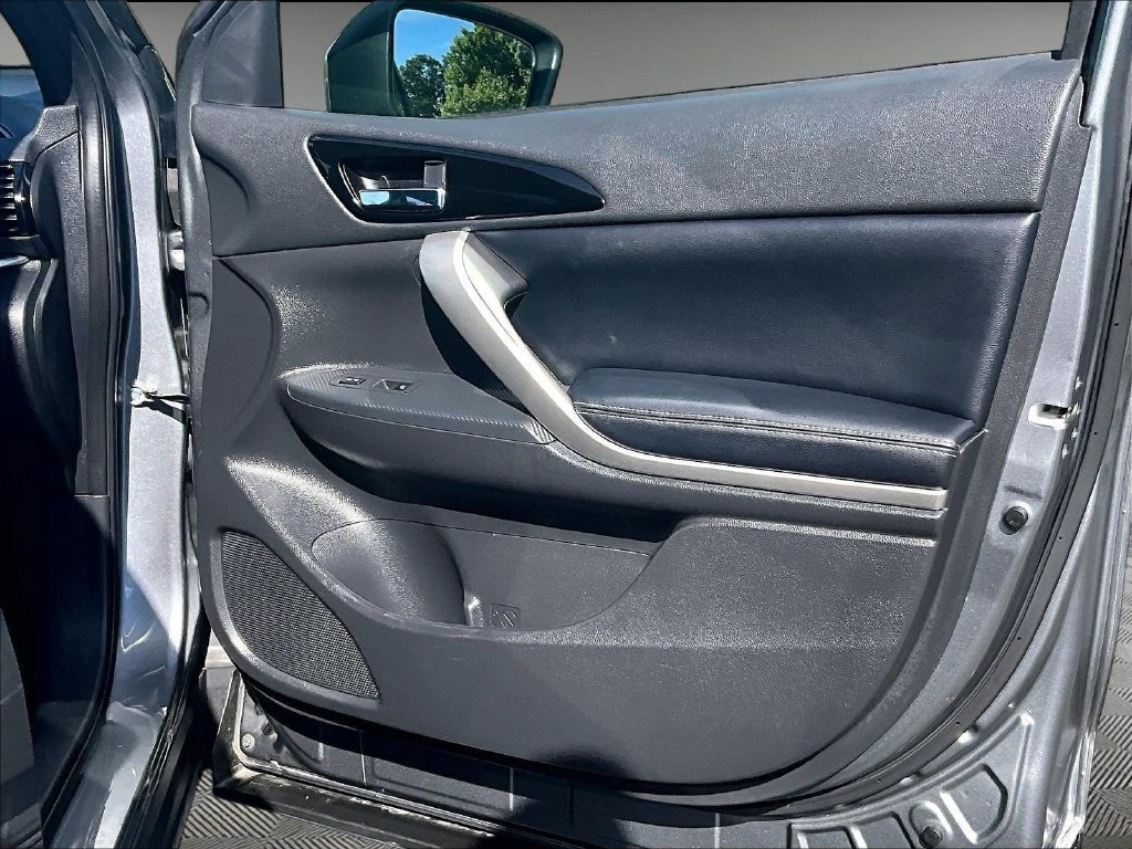 Used 2025  Mitsubishi Black Edition image 12