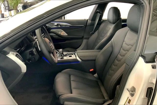2026 BMW 8 Series M850i - Photo 9