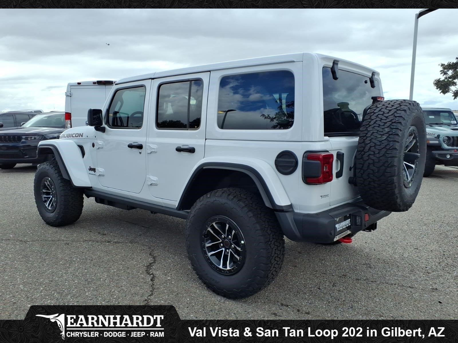 New 2027 Bright White Clear-Coat Paint Jeep Rubicon X image 4