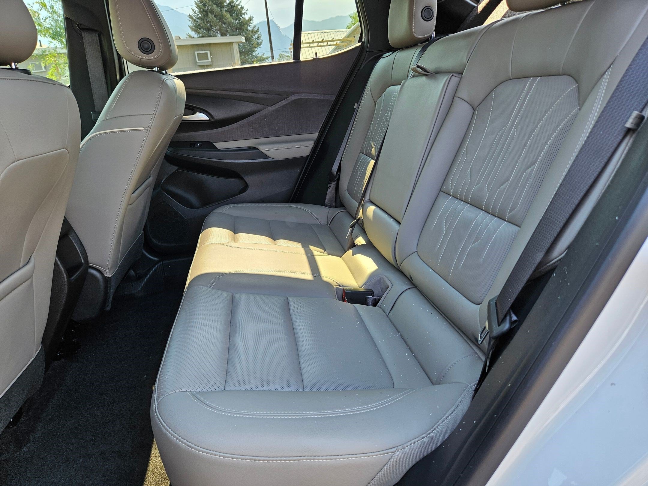 Used 2025 White Frost Tricoat Buick Avenir image 29