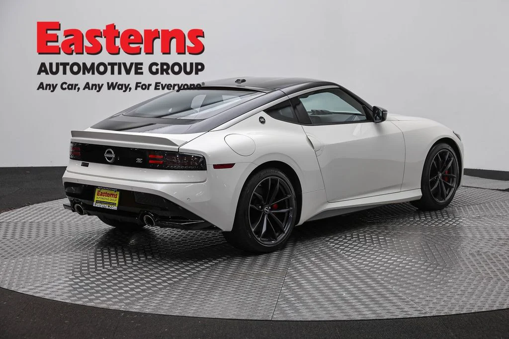 Used 2025 White Nissan Performance image 5