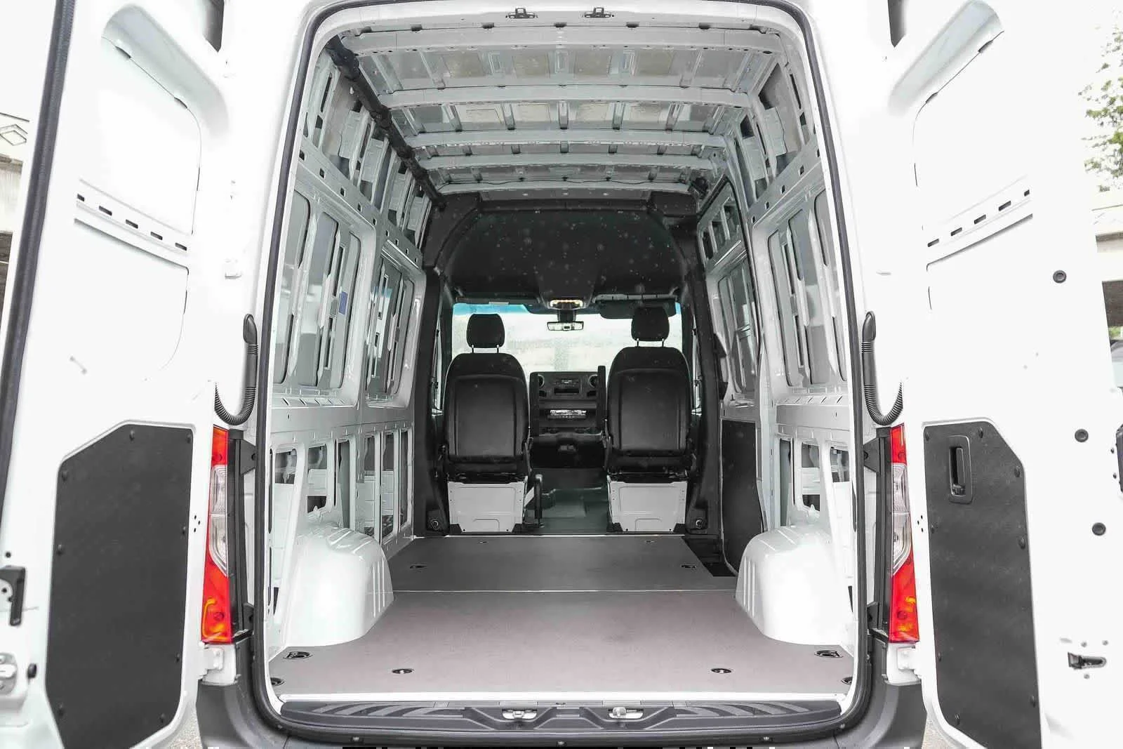 New 2026 Arctic White Mercedes-Benz Cargo 144WB High Roof RWD 2.0L I4 Diesel Turbo SO image 33