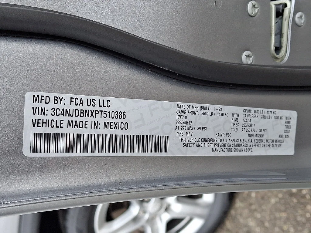 Used 2023 Billet Silver Metallic Clearcoat Jeep Latitude image 28