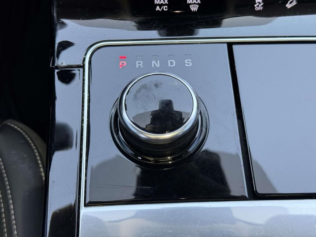 Used 2018  Land Rover S image 21