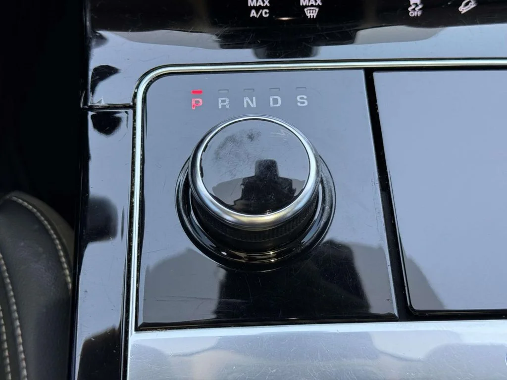 Used 2018  Land Rover S image 21