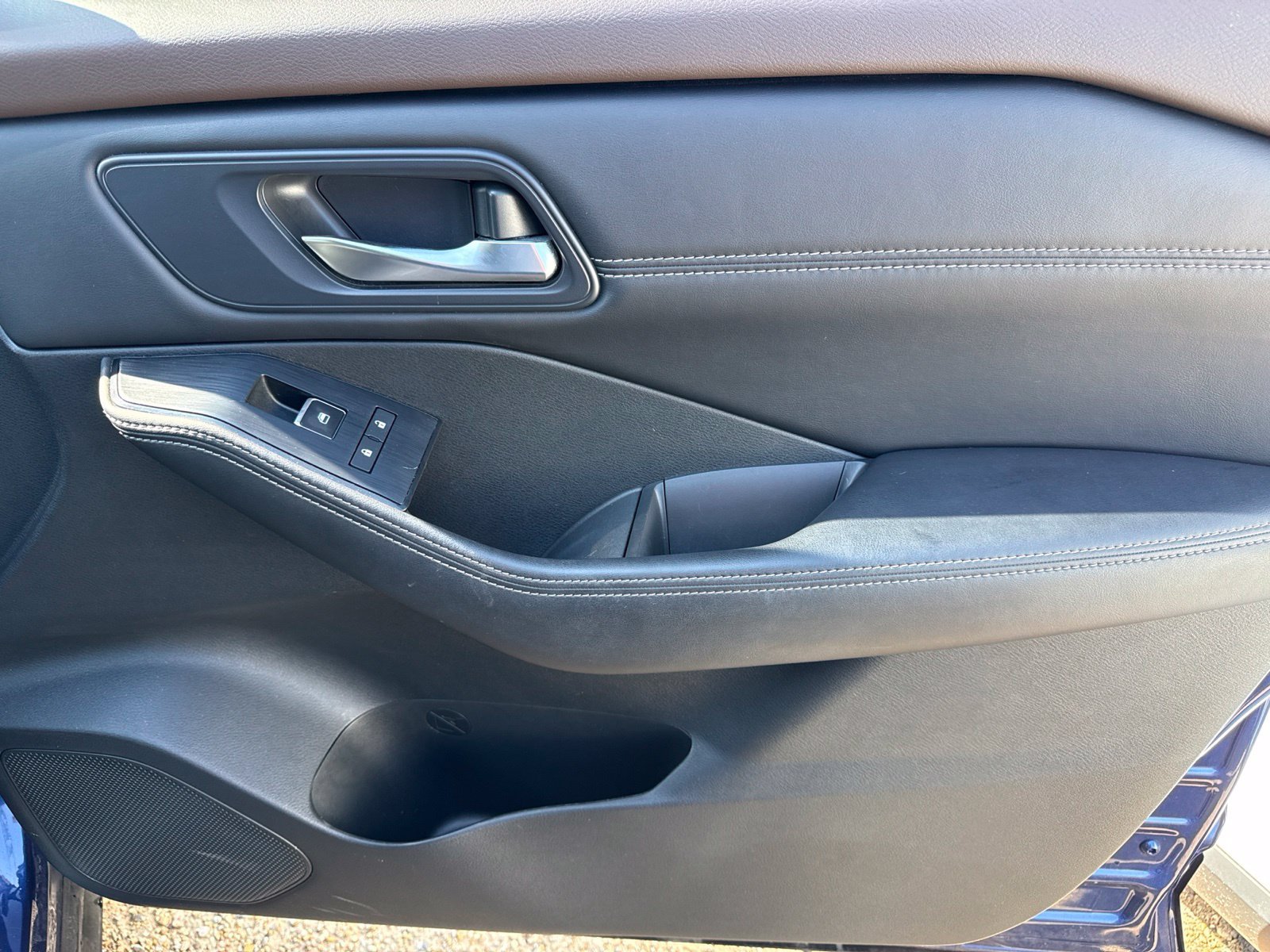 Used 2023 Blue Nissan SL image 28