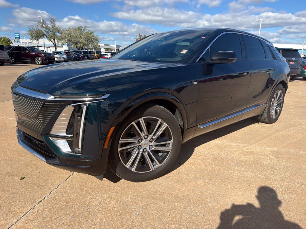 2024 Cadillac LYRIQ Luxury 1