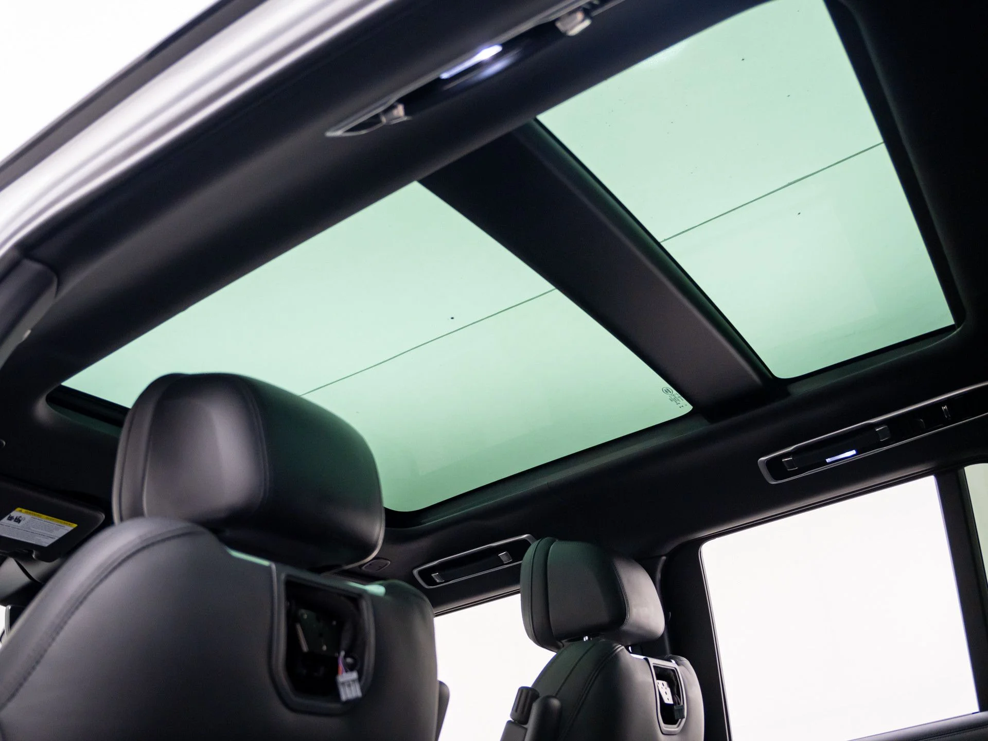 Used 2023  Land Rover Autobiography image 16