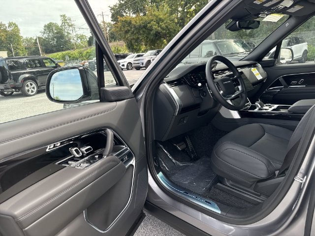 New 2027 Eiger Grey Land Rover SE image 11