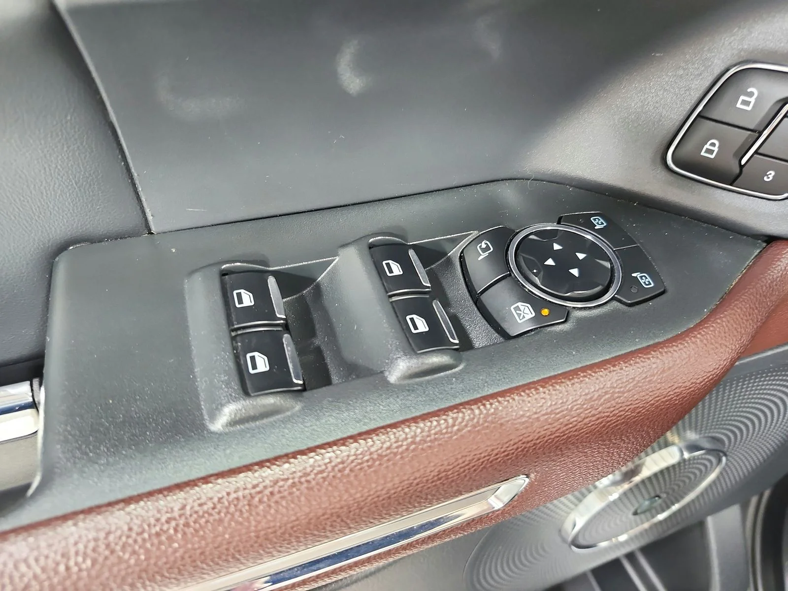 Used 2024 Silver Ford Limited image 41