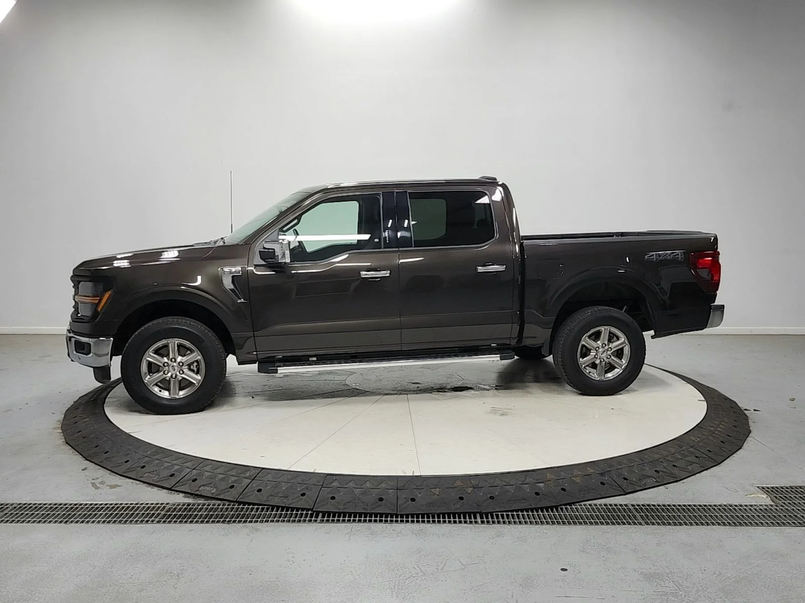 Used 2024 Brown Ford XLT image 5