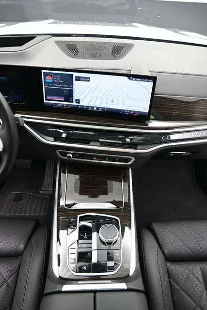 Used 2024 Gray BMW xDrive40i image 15