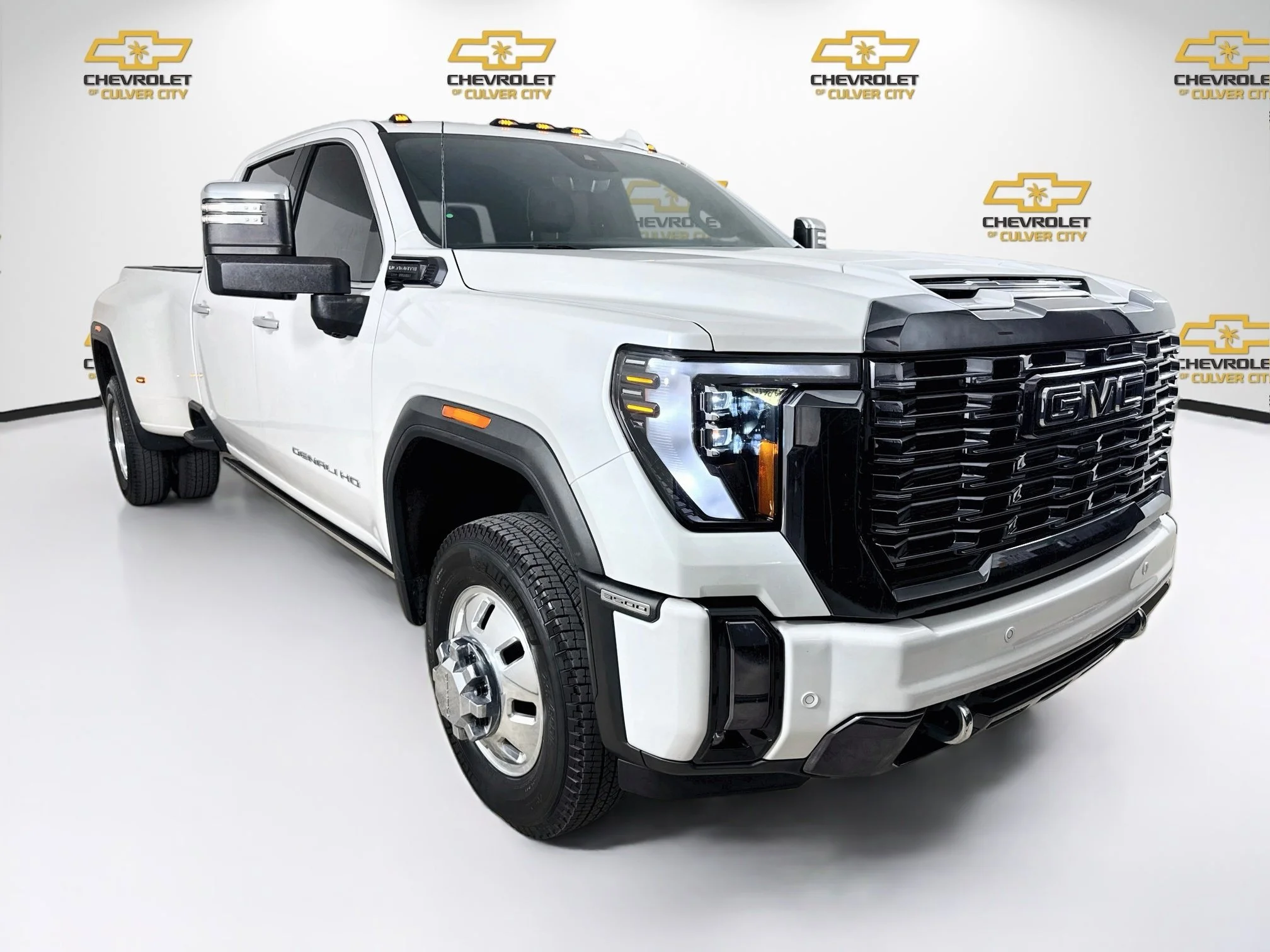 Used 2024 White Frost Tricoat GMC Denali Ultimate DRW image 1