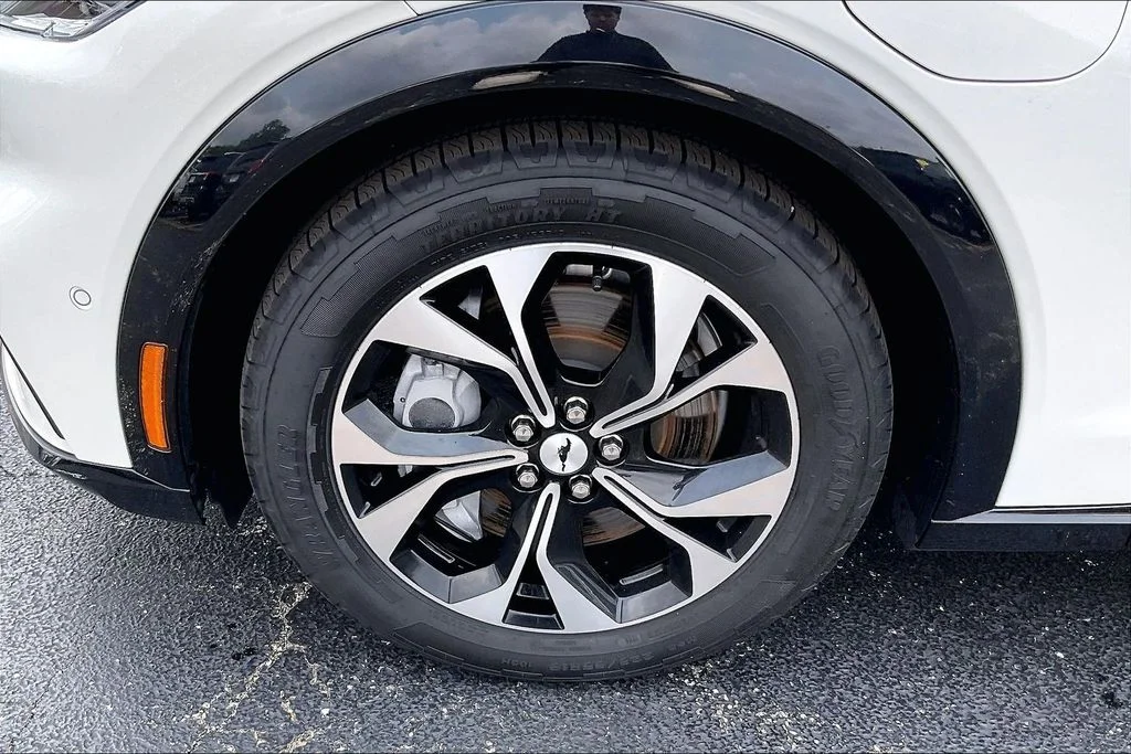 Used 2023 White Ford Premium image 8