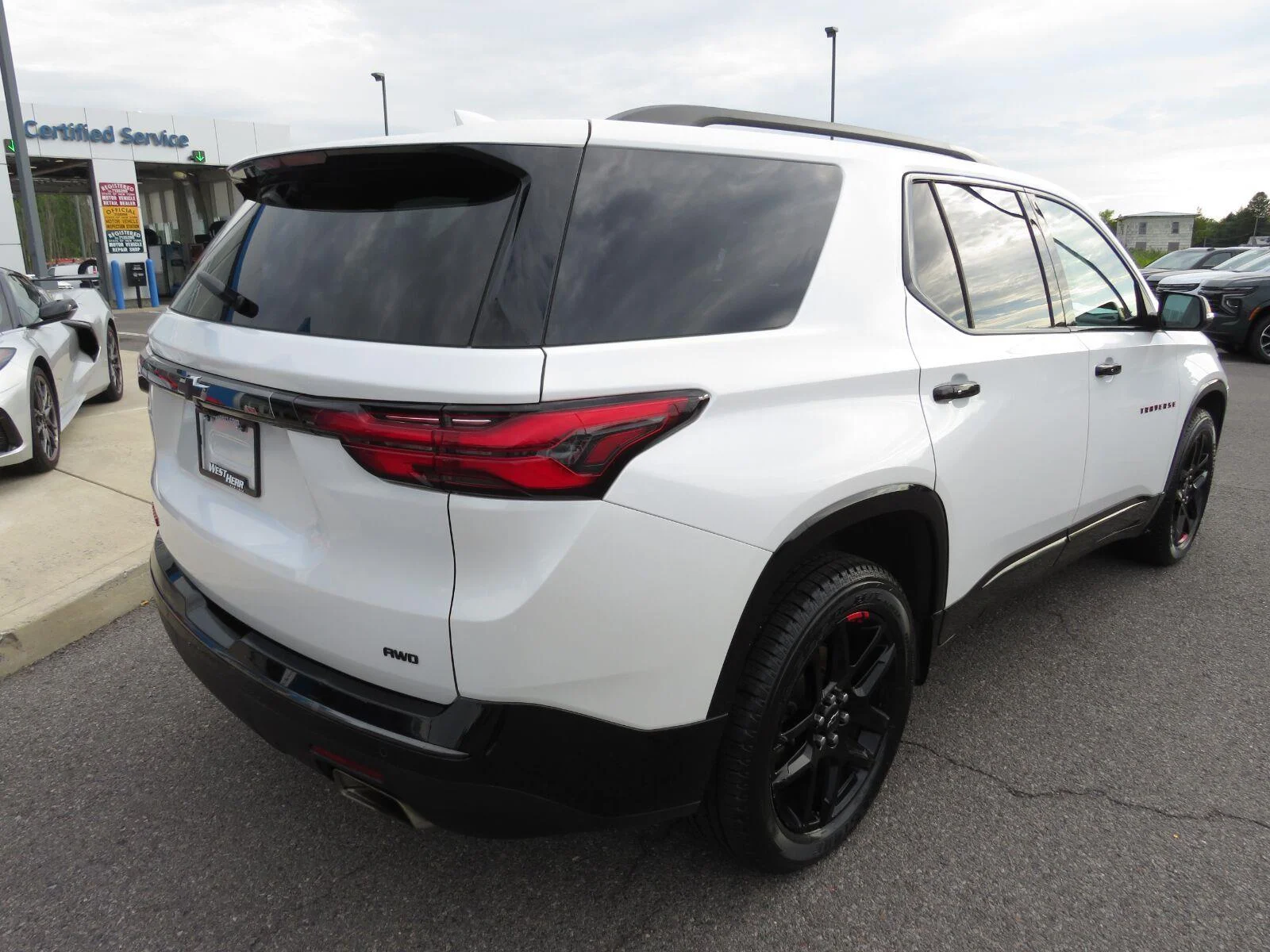 Used 2023 IRIDESCENT PEARL TRICOAT Chevrolet Premier image 6