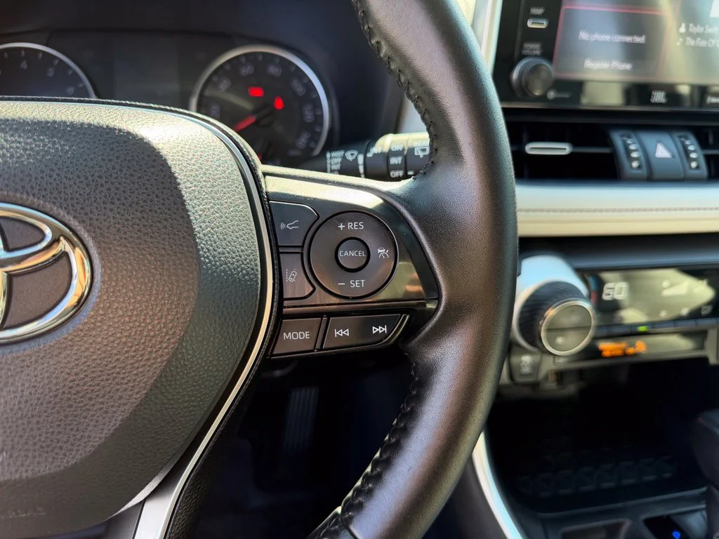 Used 2019 Midnight Black Metallic Toyota XLE Premium image 18