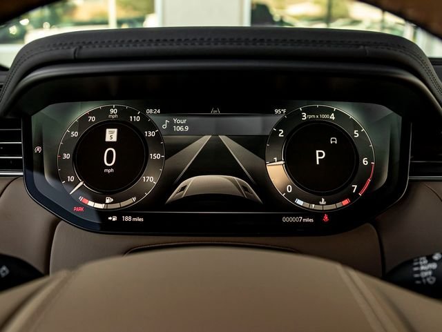 New 2026 Santorini Black Land Rover Dynamic SE image 17
