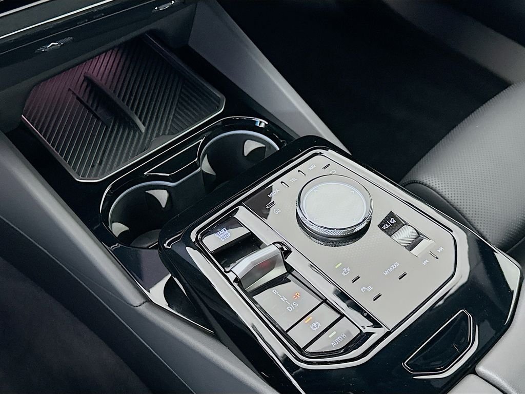 2025 BMW 5 Series 530i - Photo 17