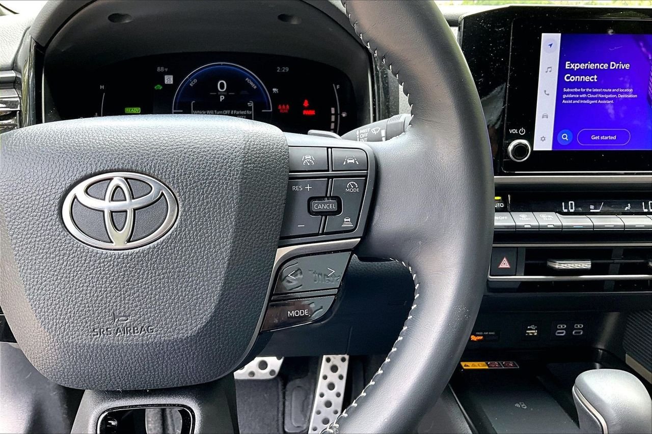 Used 2025  Toyota SE image 11
