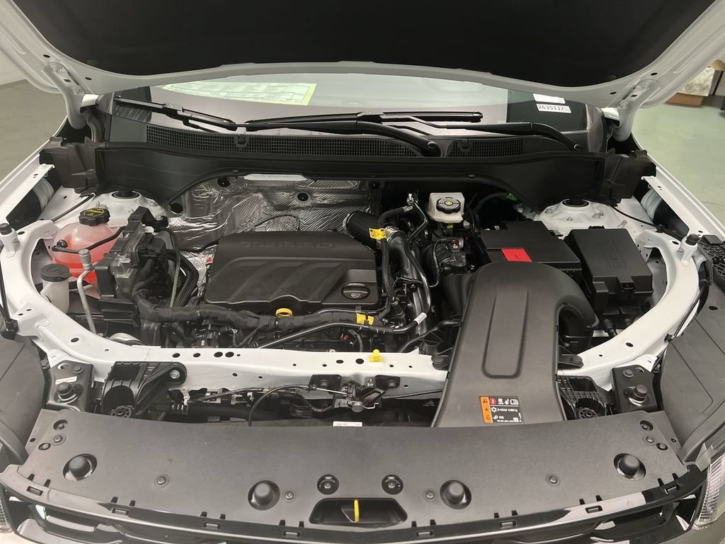 New 2026 Summit White Chevrolet 2RS image 26