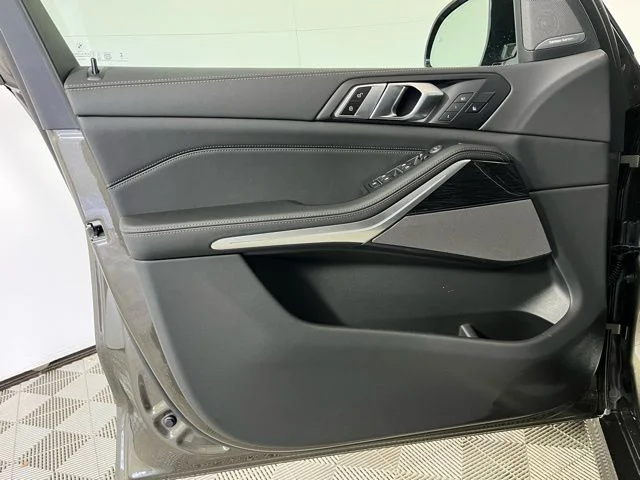 Used 2026 Manhattan Green Metallic BMW xDrive40i image 9