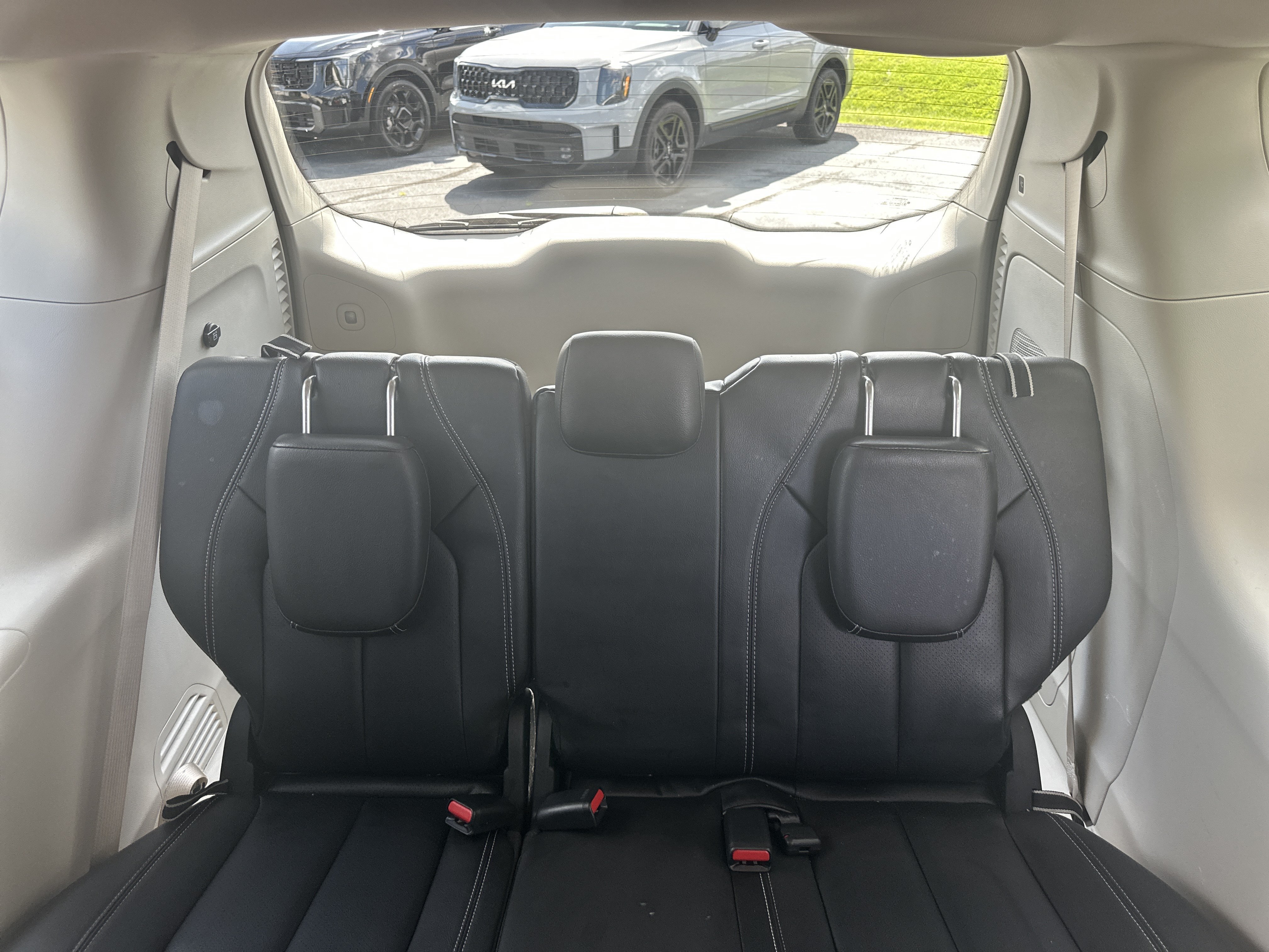 Used 2022 Bright White Clearcoat Chrysler Touring L image 22