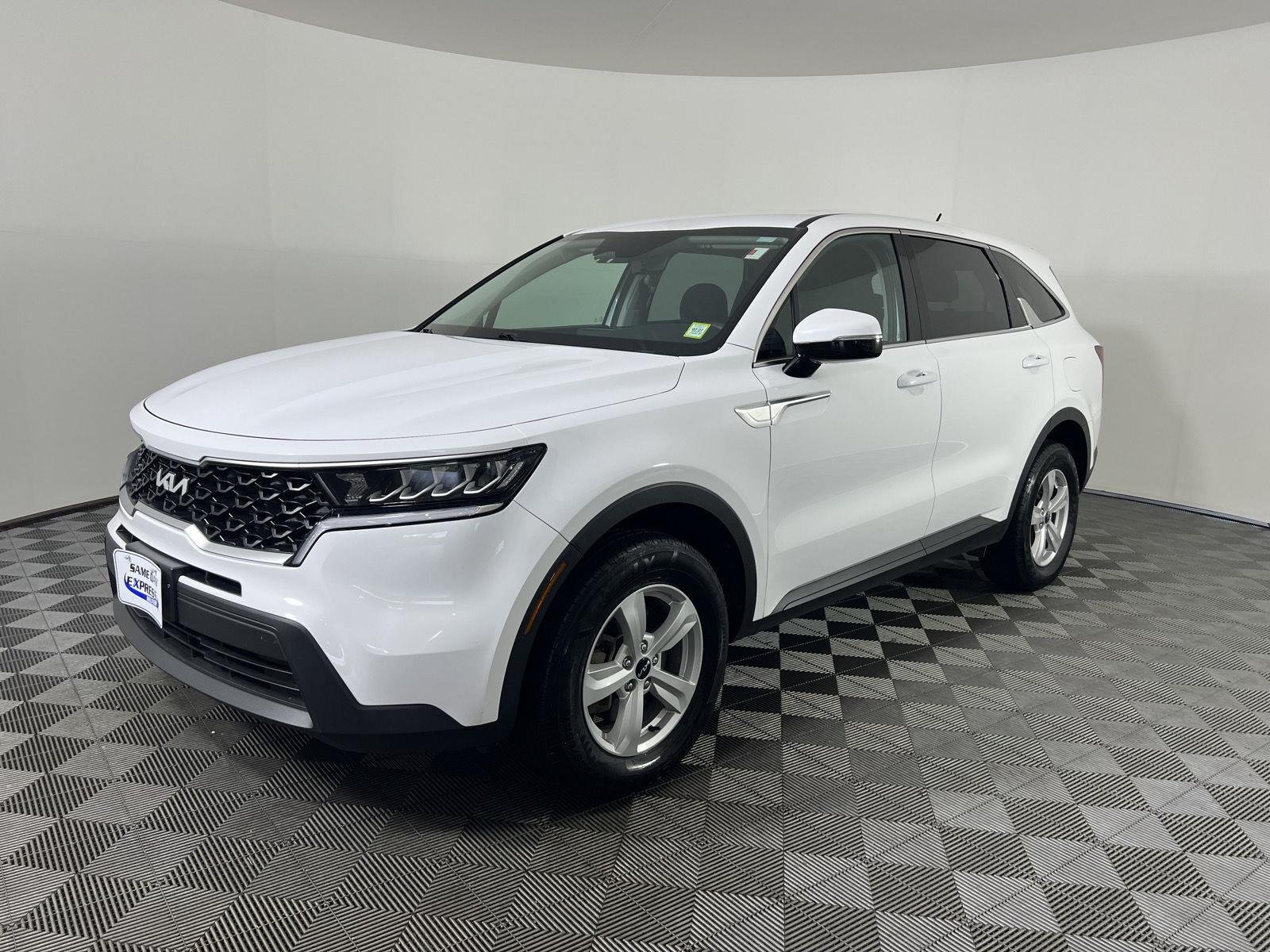 Used 2023 Glacial White Pearl Kia LX image 29