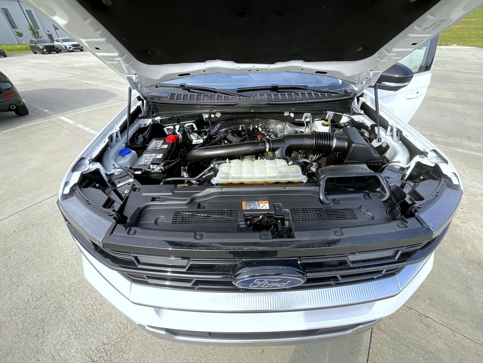Used 2025 White Ford Platinum image 26