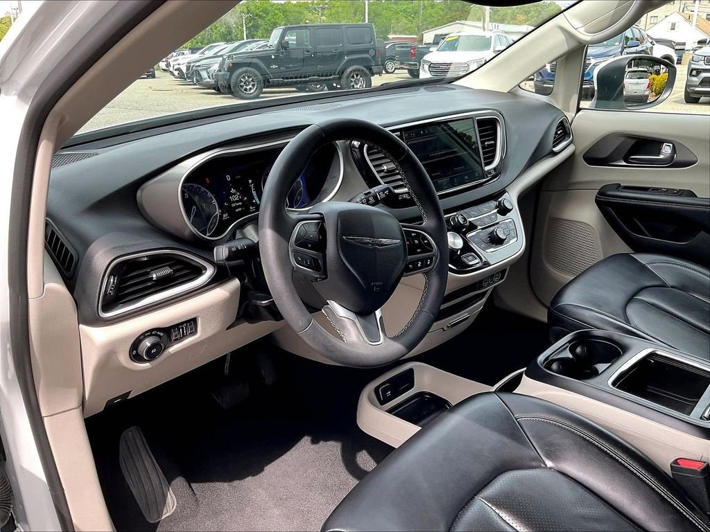 Used 2023 White Chrysler Touring L image 8
