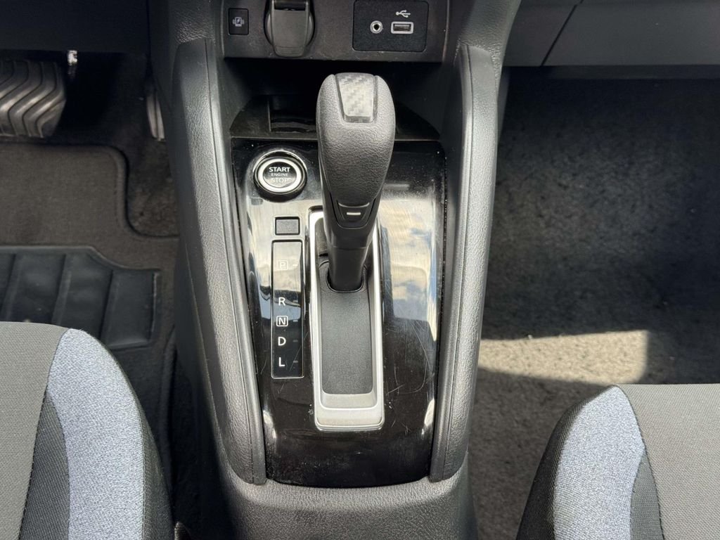 Used 2025 Silver Nissan 1.6 SV image 6