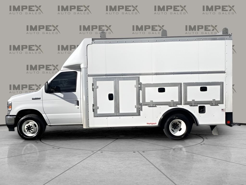 2024 Ford E-Series Cutaway Base