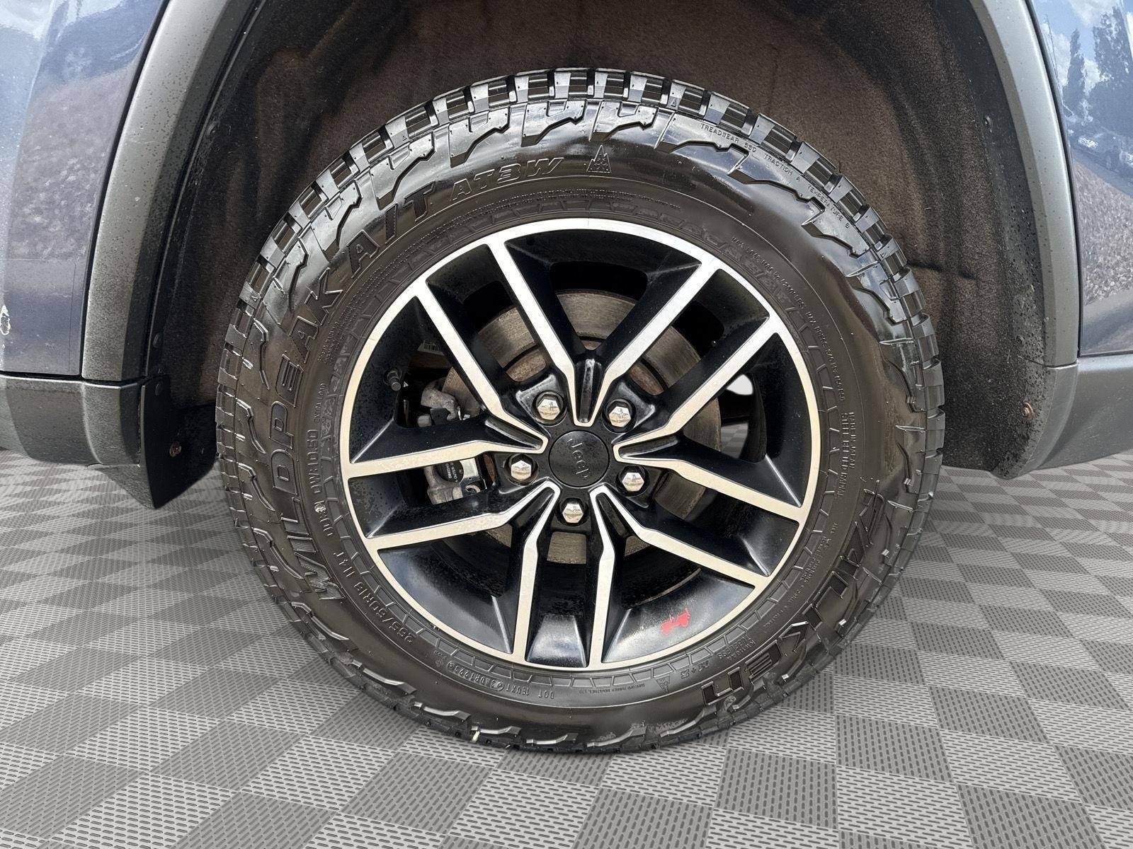Used 2021 Slate Blue Pearlcoat Jeep Trailhawk image 16
