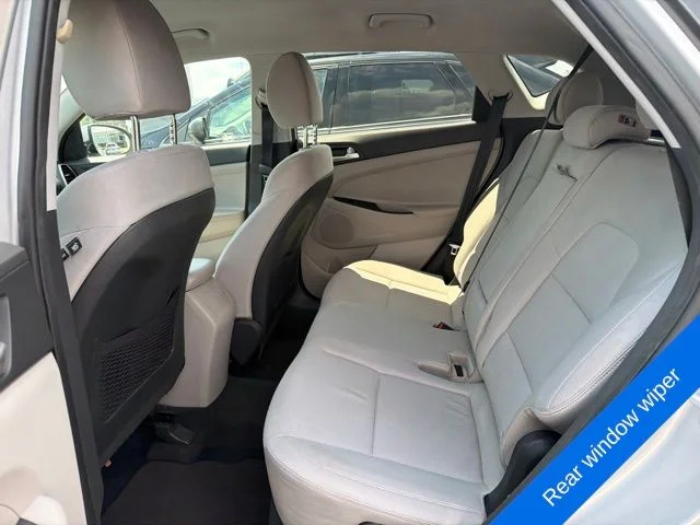 Used 2019 Molten Silver Hyundai SE image 13