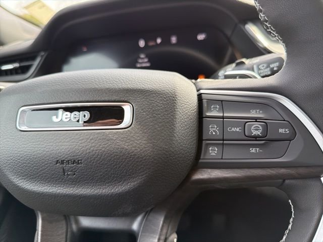 New 2026 Bright White Clear-Coat Exterior Paint Jeep Altitude image 20