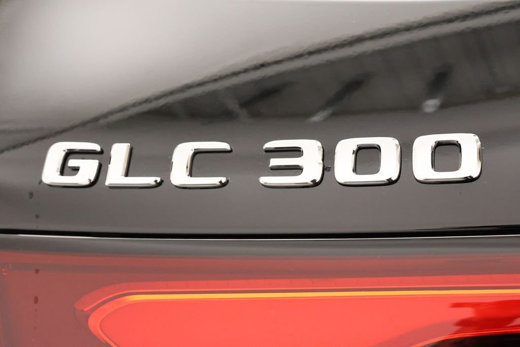 Used 2026 Black Mercedes-Benz GLC 300 image 9
