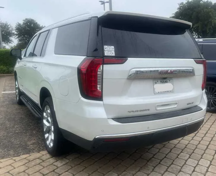 Used 2021 White Frost Tricoat GMC SLT image 4