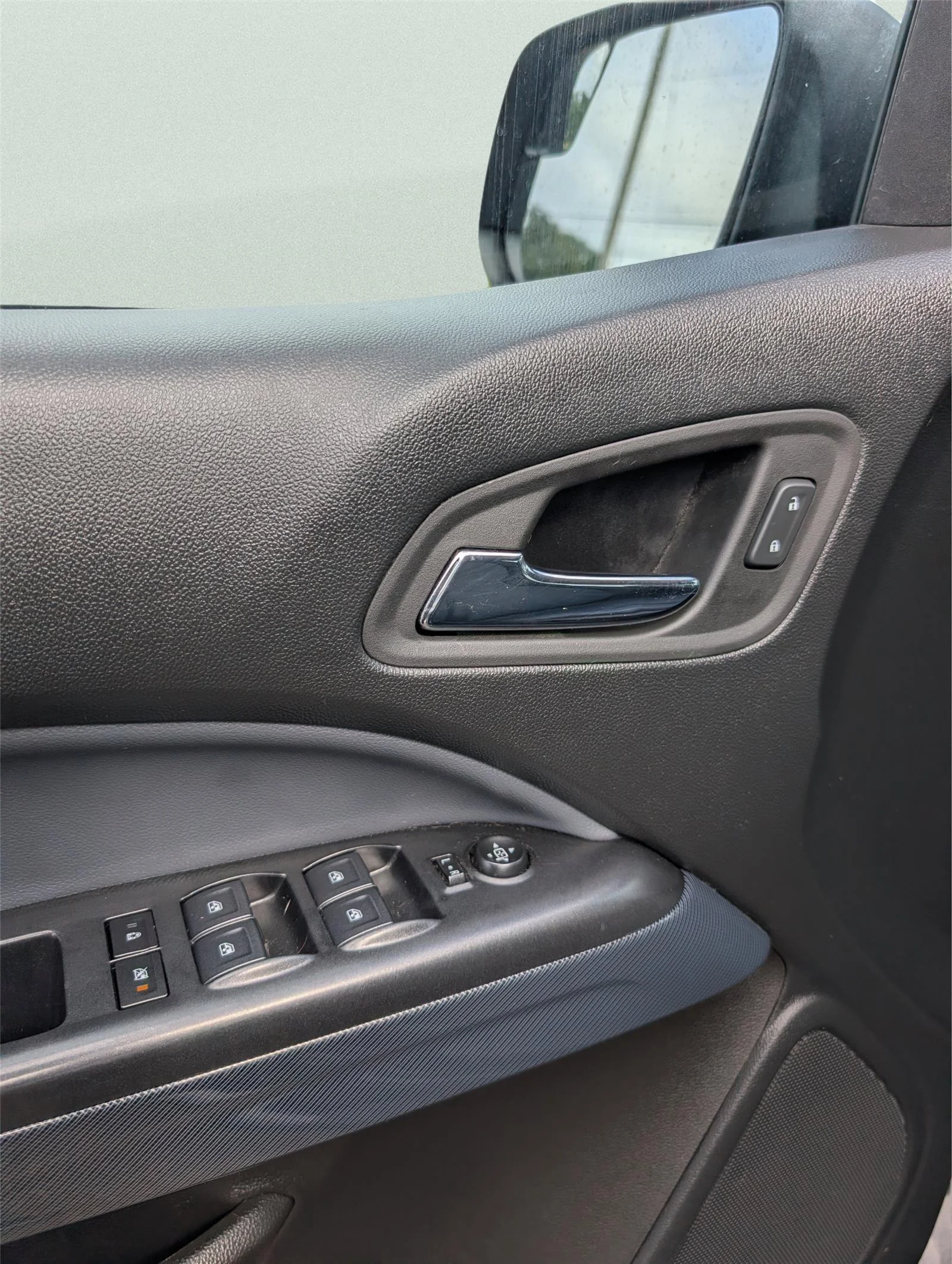 Used 2022 Black Chevrolet Z71 image 11