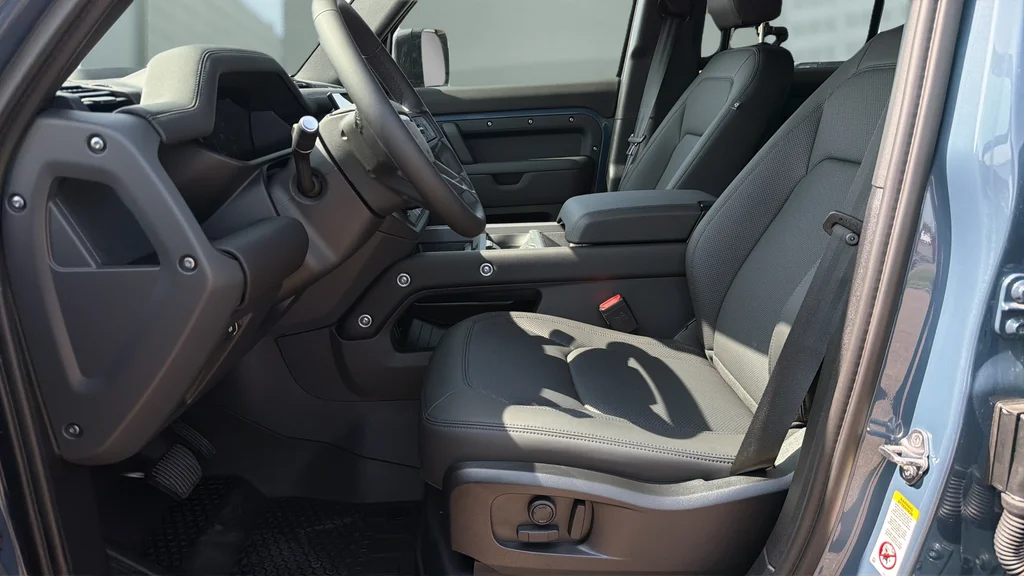 New 2026 Blue Land Rover X-Dynamic SE image 16
