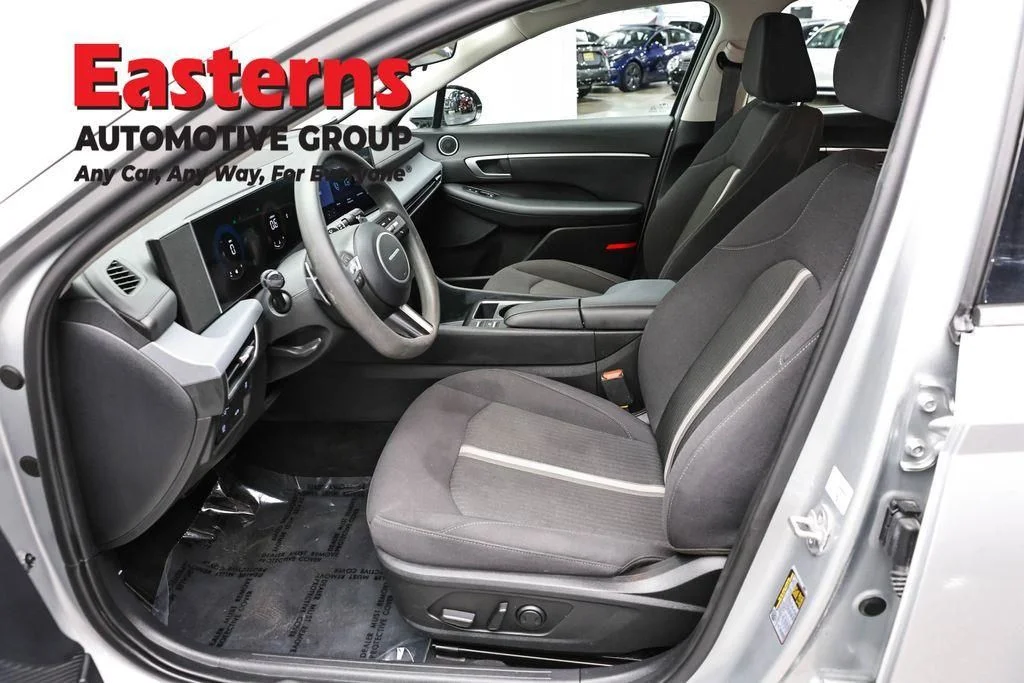 Used 2025 Silver Hyundai SEL image 16