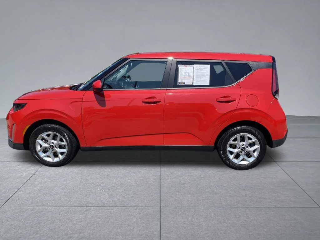 Used 2023 Red Kia LX image 3