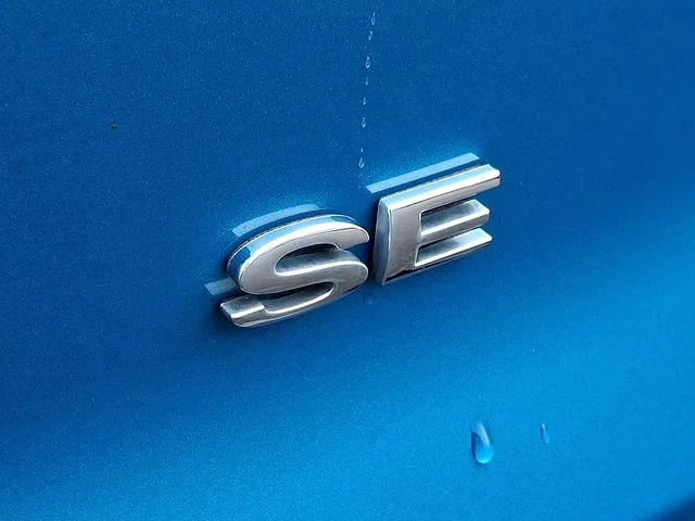 Used 2018 Blue Ford SE image 31